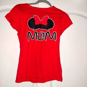 DISNEY MOM SHIRT : Small